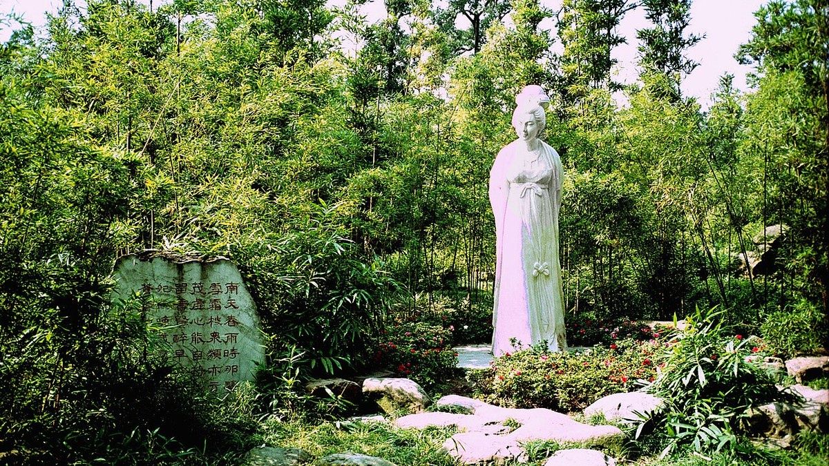 Pomnik Xue Tao w parku Wangjianglou w Chengdu. Współczesne upamiętnienie poetki.
