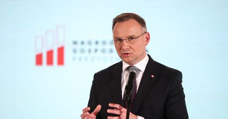 Duda w dół, parlament do góry. Najnowszy sondaż