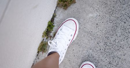 Jak wyczyścić białe trampki? Kilka kroków i będą jak nowe