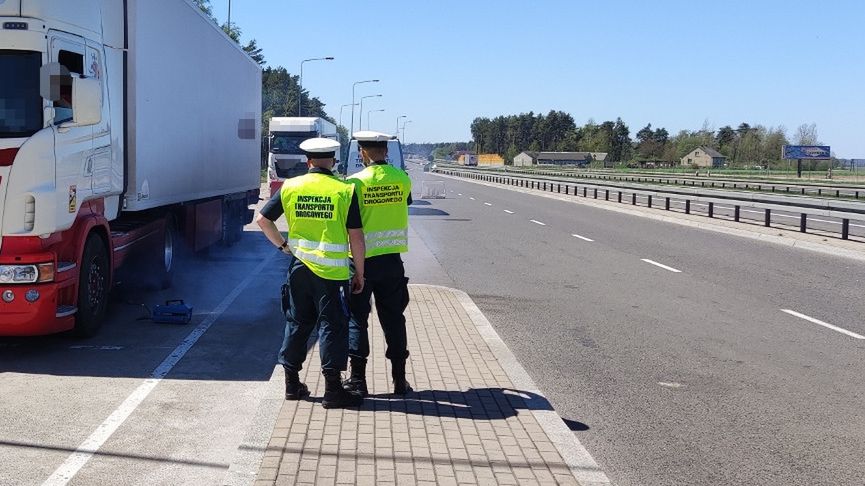Na razie nowe przepisy będą dotyczyły pojazdów "wagi ciężkiej", od grudnia wszystkich jeżdżących autostradami