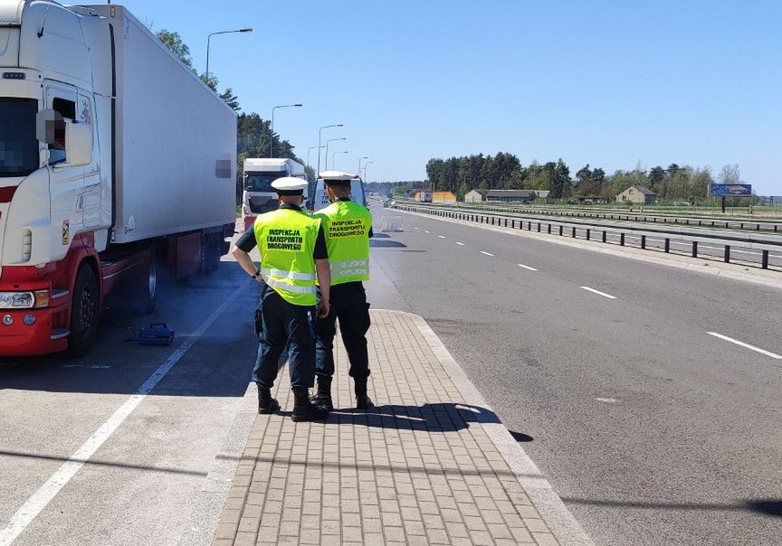 Na razie nowe przepisy będą dotyczyły pojazdów "wagi ciężkiej", od grudnia wszystkich jeżdżących autostradami