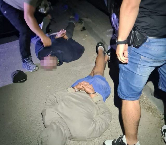 Chcieli ukraść katalizator, po chwili leżeli „plackiem”. Lubelscy wywiadowcy zatrzymali złodziei na gorącym uczynku (zdjęcia)