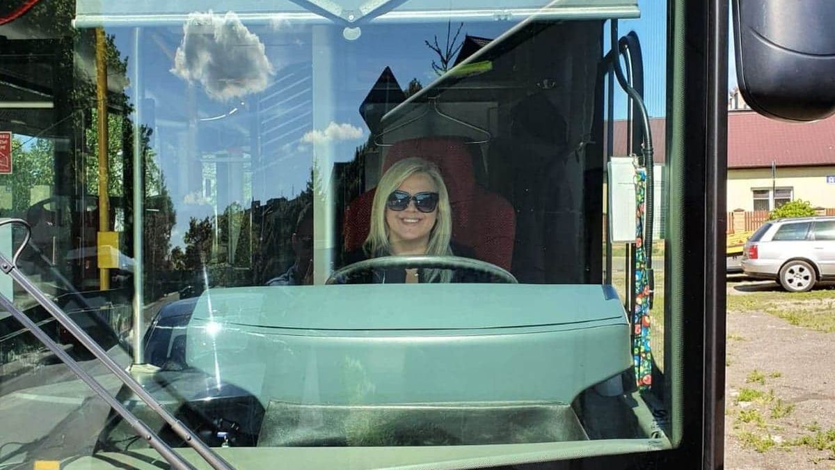 Kinga Mierzwa nie dała się wirusowi, teraz prowadzi miejski autobus w Radomiu. 
