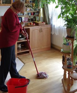 W taki sposób nie myj podłogi. Wiele osób popełnia podstawowy błąd