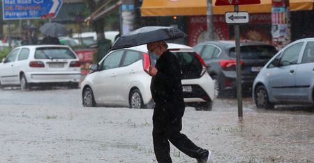 Silne burze w Grecji. Zalane domy, lokalne podtopienia