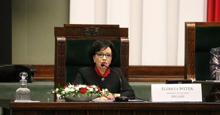 Wraca sprawa męża Elżbiety Witek. Bezpodstawnie zajmował łóżko na OIOM-ie?