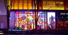 Gadżety od Gucci, Versace i innych warte fortunę. Zobacz, na co najbogatsi wydają pieniądze