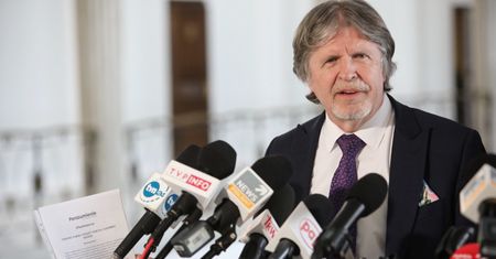 Koronawirus w Polsce. "Zbyt statyczna". Były szef NFZ krytykuje politykę rządu ws. COVID
