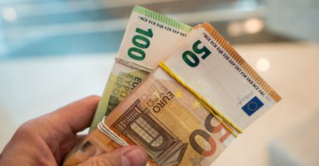 Kursy walut. Euro utrzymuje się poniżej 4,50 zł