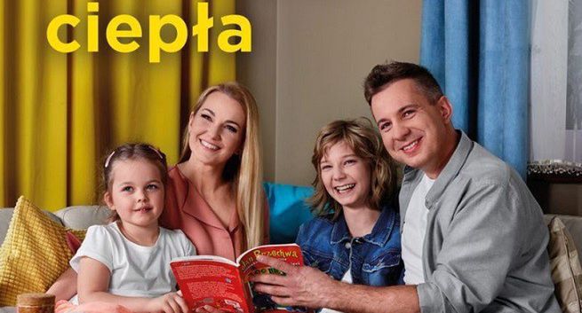 Pracownicy w roli szczęśliwej rodziny reklamują Isover (wideo)