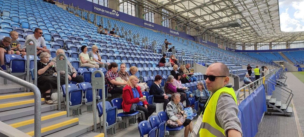 Ewakuowani przebywają na stadionie