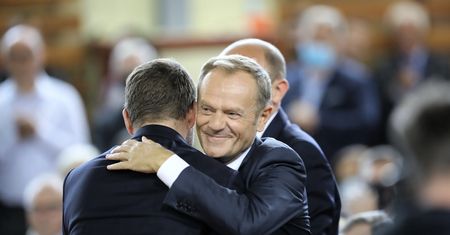 Wystąpienie Tuska. PiS krytykuje, opozycja milczy