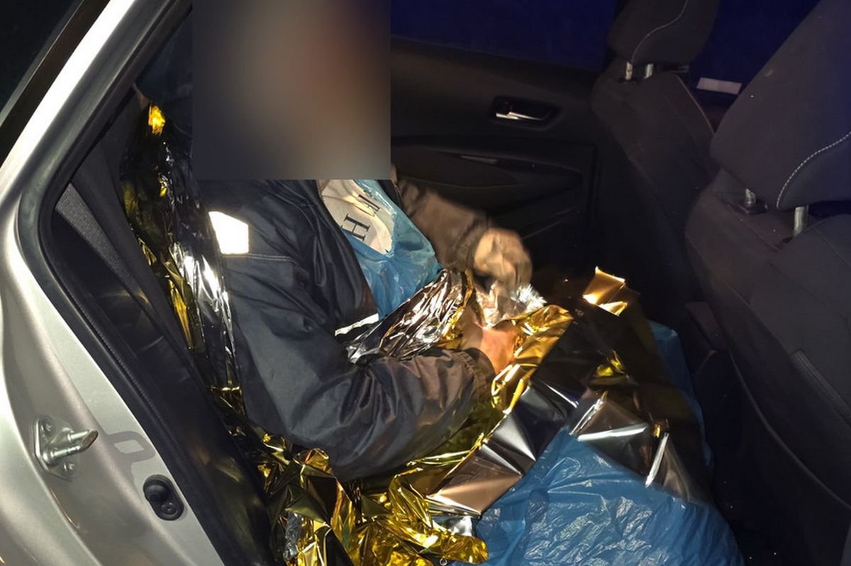 Legnica: Szybka interwencja policji uratowała mężczyznę na krajówce