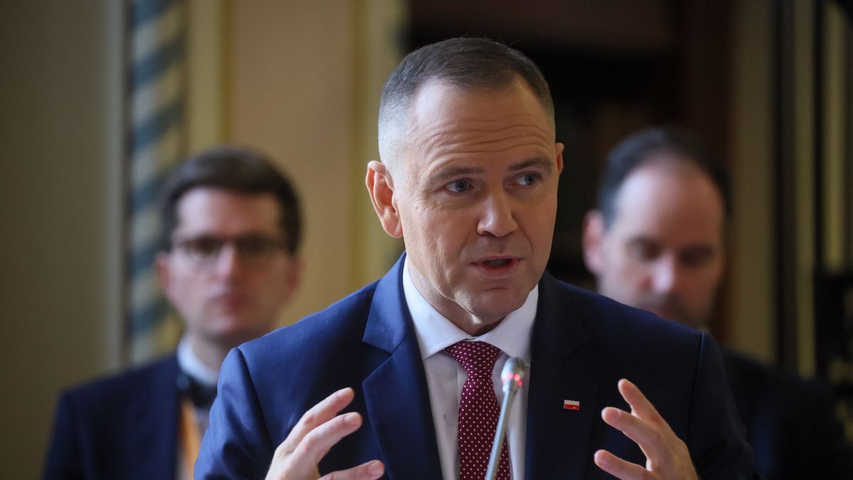 Ostrzyhom, Węgry, 03.12.2025. Prezydent RP Karol Nawrocki podczas spotkania Prezydentów Państw Grupy Wyszehradzkiej w Centrum Konferencyjnym im. Św. Wojciecha w Ostrzyhomiu, 3 bm. (jm) PAP/Leszek Szymański