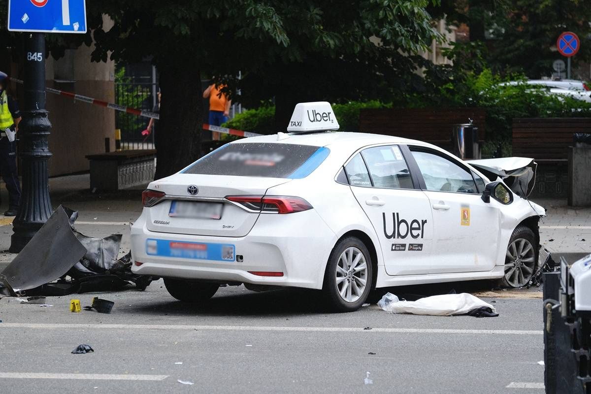 Wypadek BMW i toyoty (Uber) na ul. Lipowej w Lublinie
