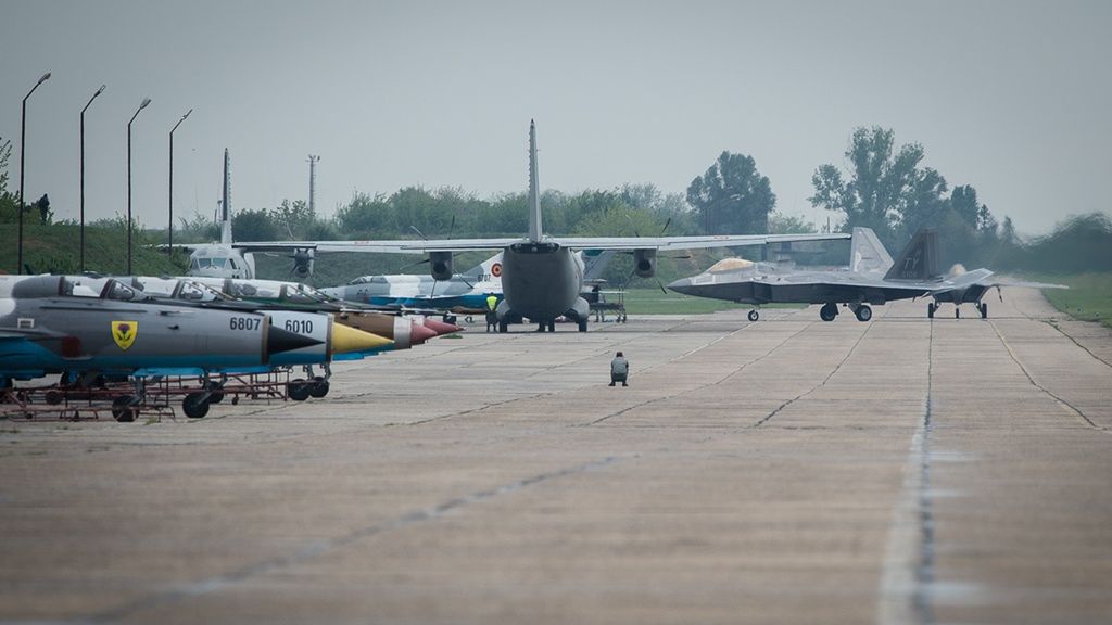 W kwietniu 2016 roku do bazy MK czasowo przebazowano myśliwce F-22A Raptor.