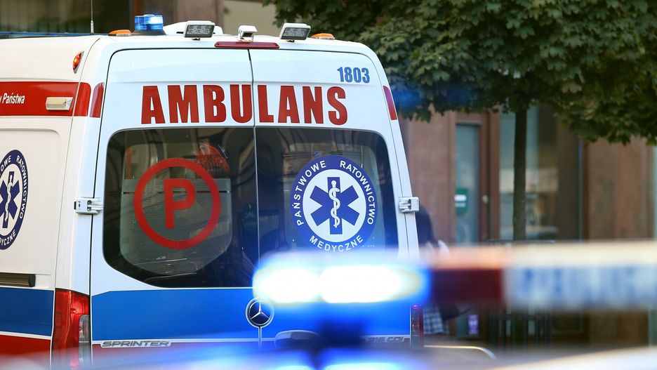 Mężczyzna wycelował z broni gazowej do załogi karetki