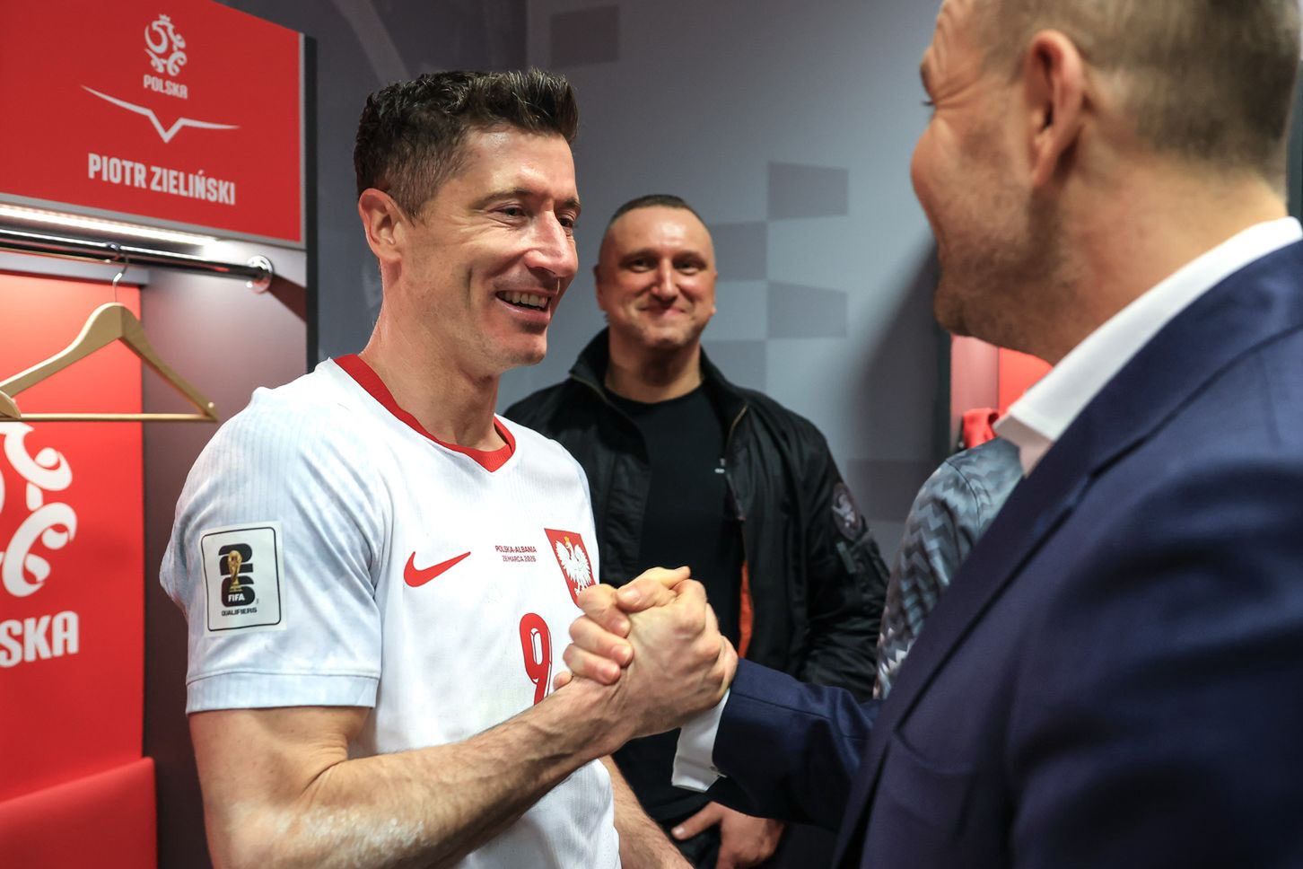 Prezydent w szatni u piłkarzy. Jest nagranie