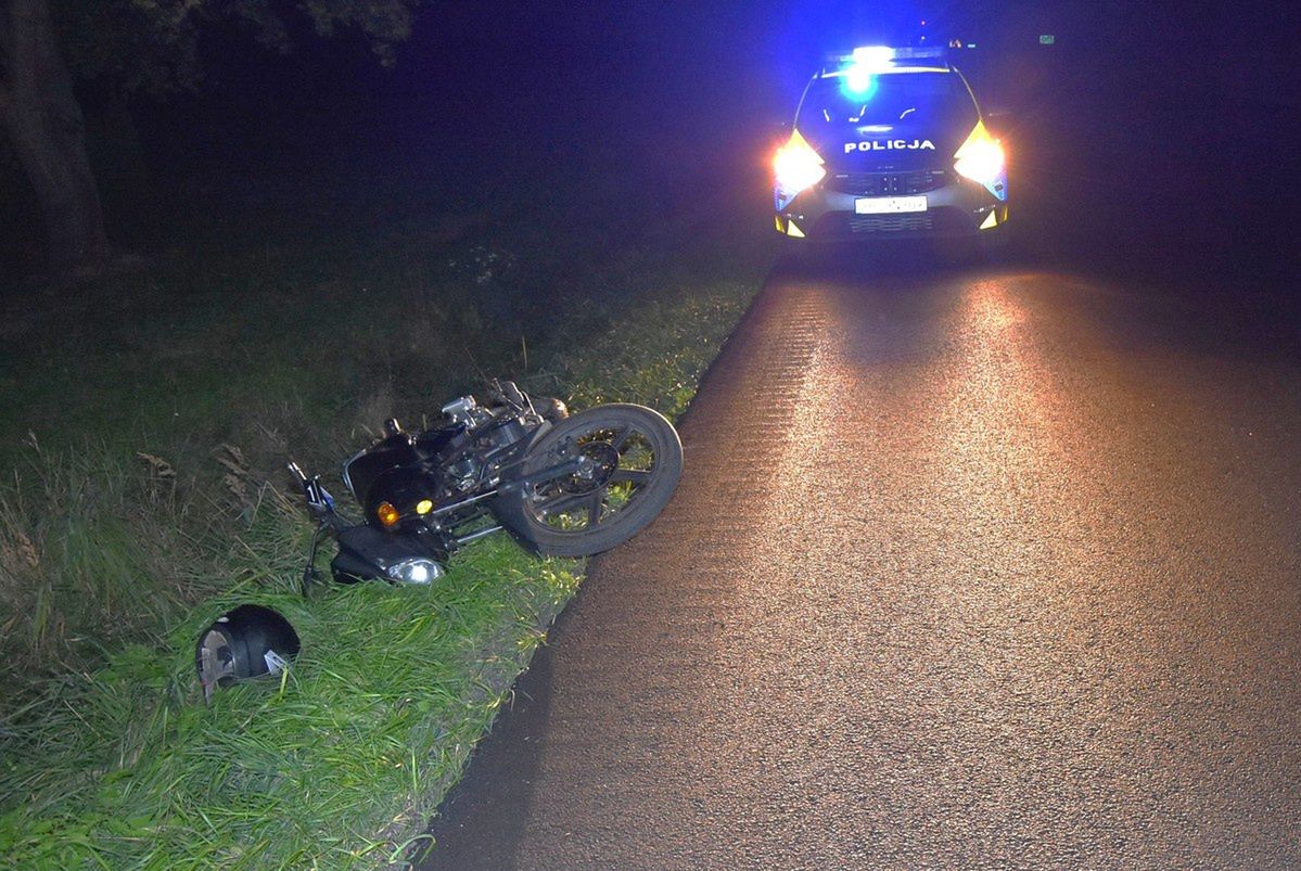 Krasnystaw: Motorowerzysta wypadł z drogi. Był nietrzeźwy i miał aktywny zakaz prowadzenia pojazdów
