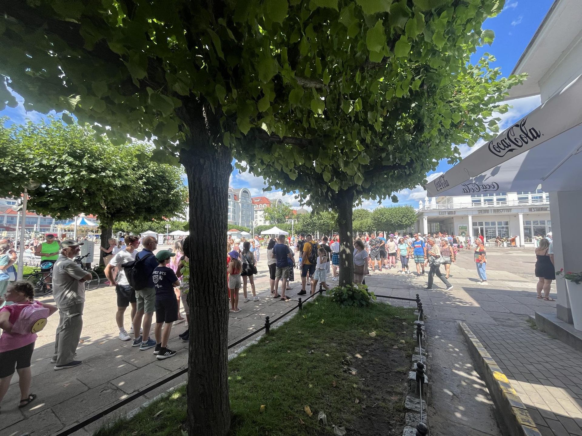 Tłumy czekały przed kasami molo w środę 17 lipca br.