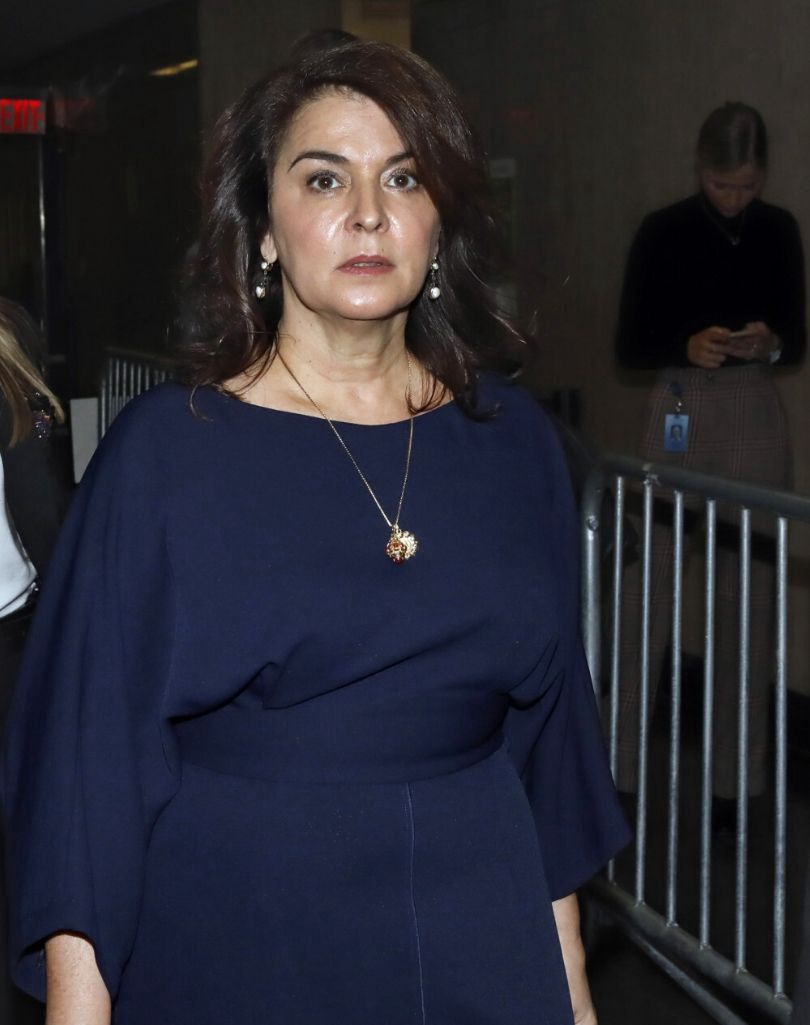  Annabella Sciorra