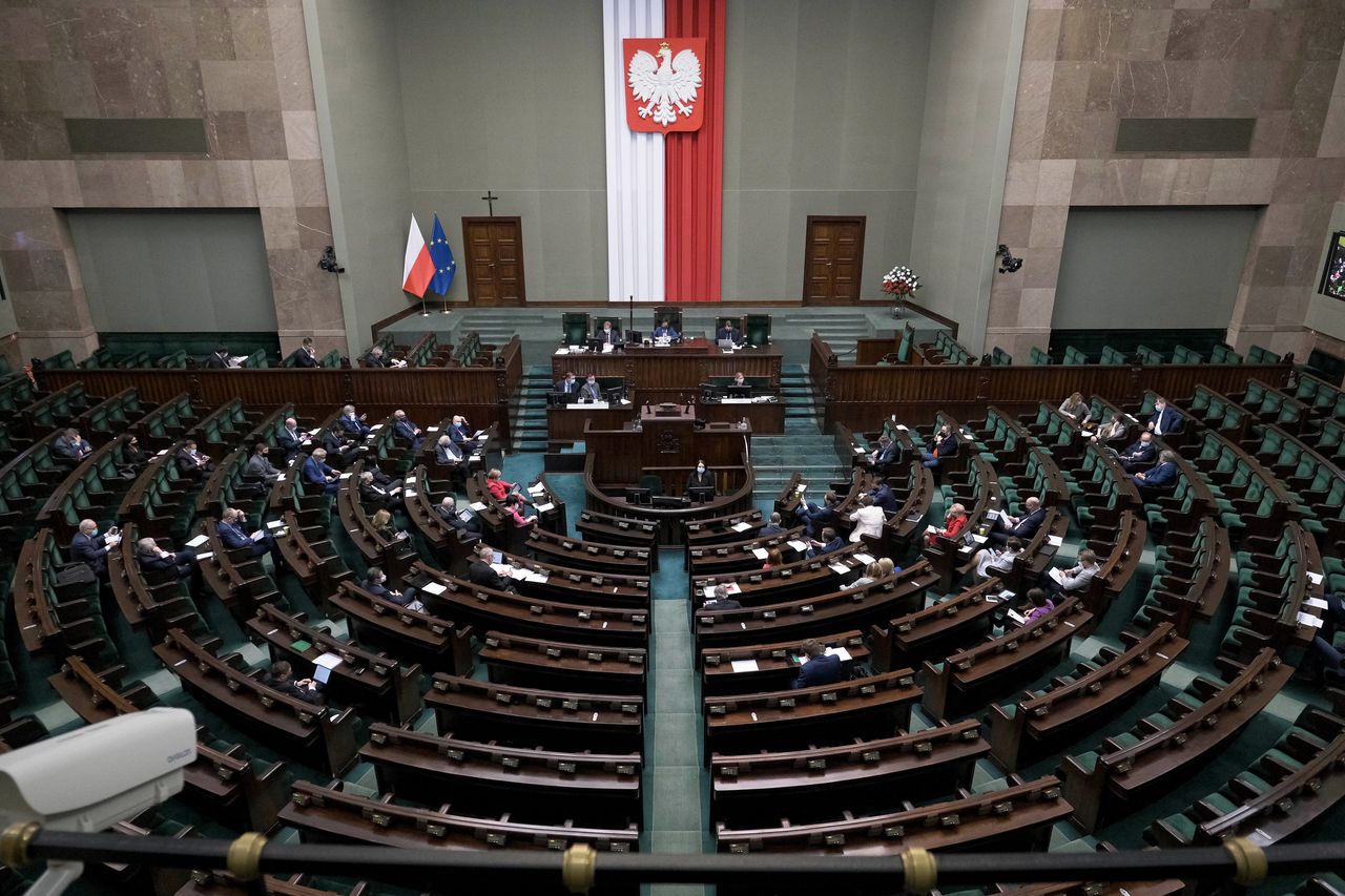 Politolog o przyszłości: są tylko dwa scenariusze, oba pisze PiS