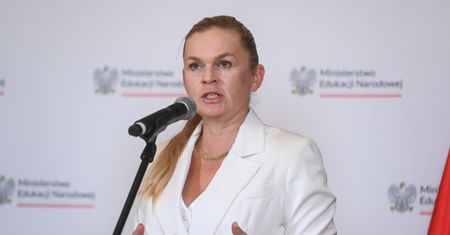Ruch Nowackiej nielegalny? "Należy zaskarżyć akt do TK"