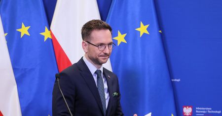 Czy po 2035 r. po ulicach będą jeździły samochody spalinowe? Minister: pewnie nie
