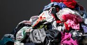 Hałdy nowych ubrań na pustyni. Wyrzucają to, co się nie sprzedało