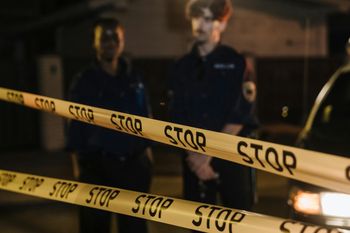 Wypadek w Krakowie. Latarnia uliczna spadła na jadący samochód!