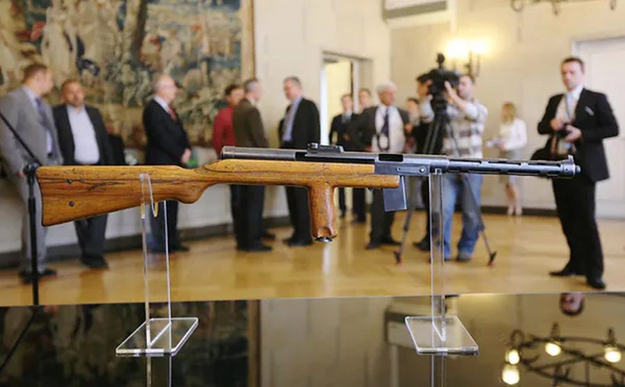 Pistolet maszynowy Mors - uroczyste przekazanie przez Węgrów zachowanego egzemplarza