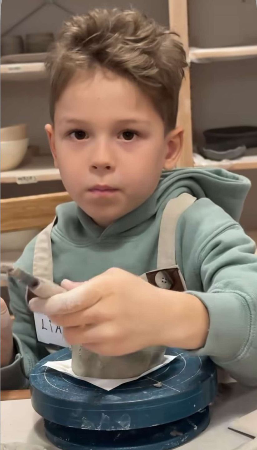 Rodzinka Szczęsnych wytwarza ceramikę w Barcelonie