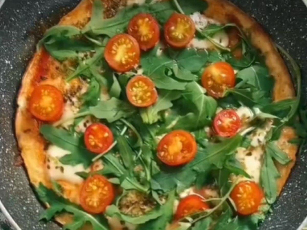 Przepis na omlet a'la pizza. Użytkownicy TikToka oszaleli na jego punkcie