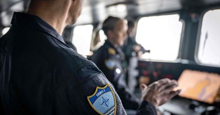 Szwecja. Flota cieni płynie przez Sund podczas obrad NATO