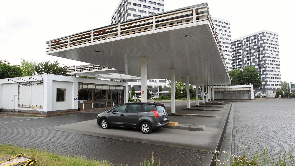 Rozbierana stacja paliw Shell przy Ostrobramskiej 69