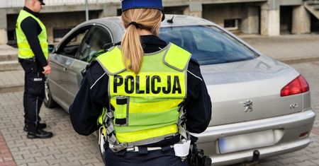 Policjant zerknie do auta i zapyta. Nie znasz odpowiedzi – mandat