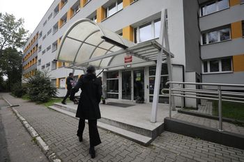 Walka o łóżka trwa. Akademiki pełne, studenci desperacko szukają dachu