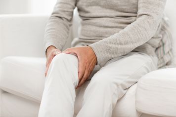Endoproteza kolana - jak długo trwa rehabilitacja po zabiegu?