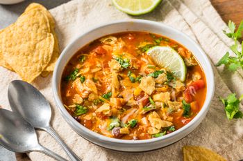 Na obiad robię pożywną zupę. Przyjemnie rozgrzewa i nie obciąża żołądka