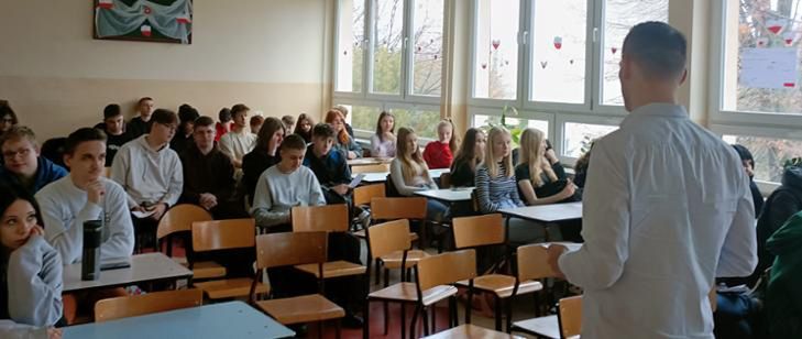 Warsztaty profilaktyczne z byłym absolwentem Zespołu Szkół Nr 1