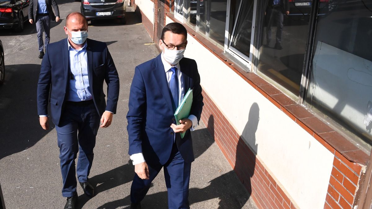 Premier Mateusz Morawiecki złożył wniosek do Trybunału Konstytucyjnego, który może odroczyć wypłaty odszkowań przedsiębiorcom.