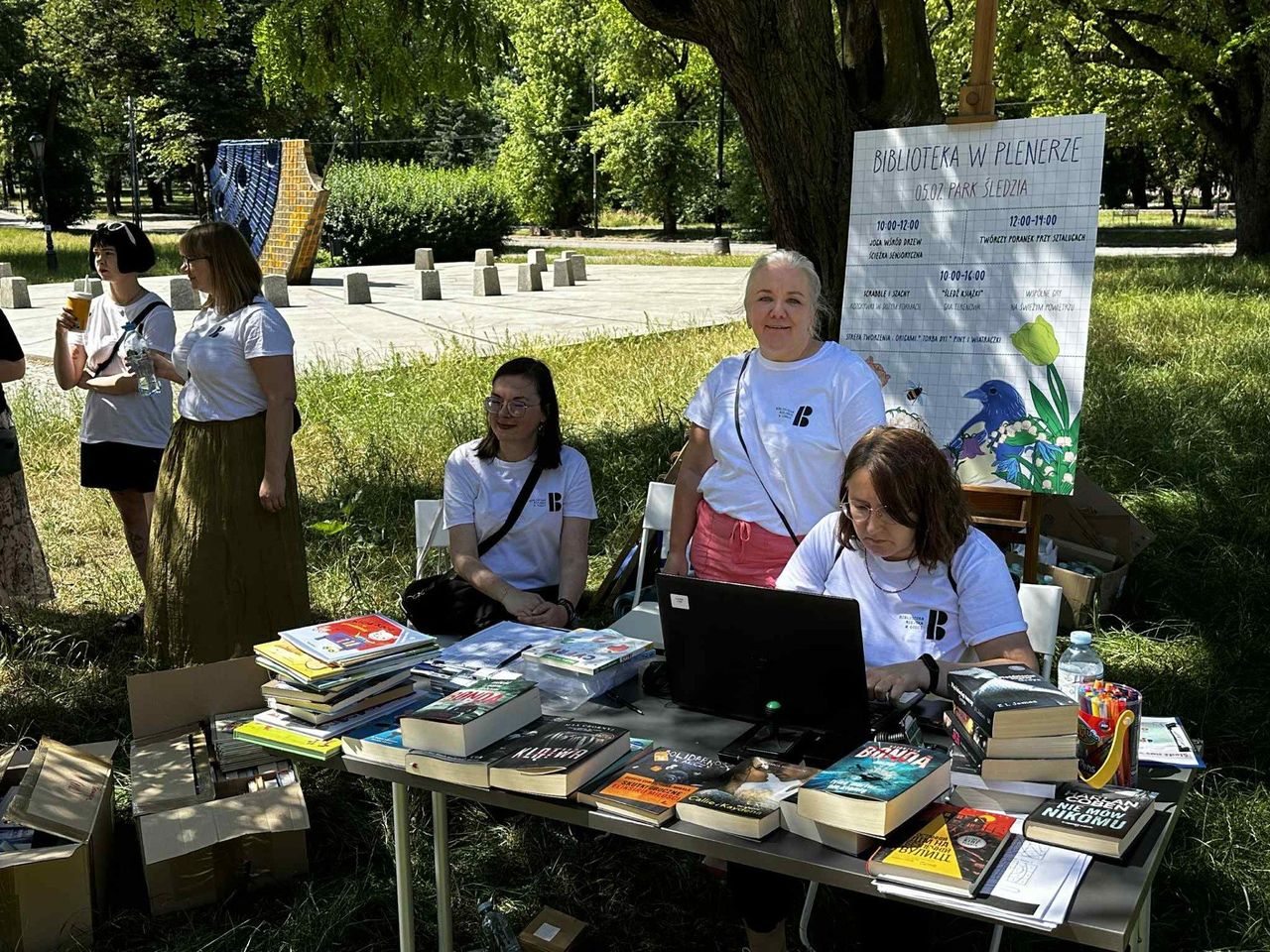 Pierwszy piknik z książkami za nami. Biblioteka w plenerze ruszyła w Łodzi