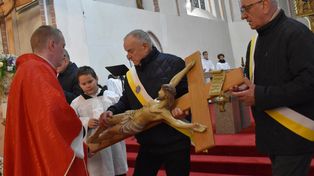 Wielki Piątek w Kościele Mariackim w Sławnie. Liturgia Męki Pańskiej