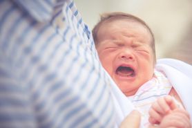 Z czego mogą wynikać problemy ze snem u niemowlęcia? 