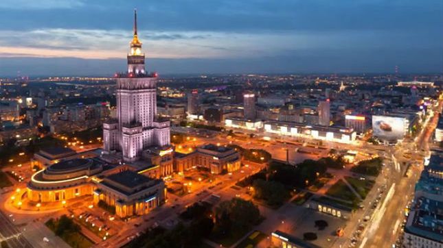 Warszawa z lotu ptaka. Film Polaka robi furorę w Sieci 1