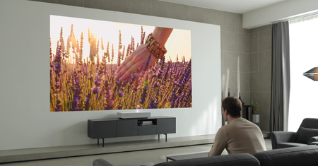 LG zapowiada rzutnik CineBeam Laser 4K. Wystarczy mu 20 cm do ekranu