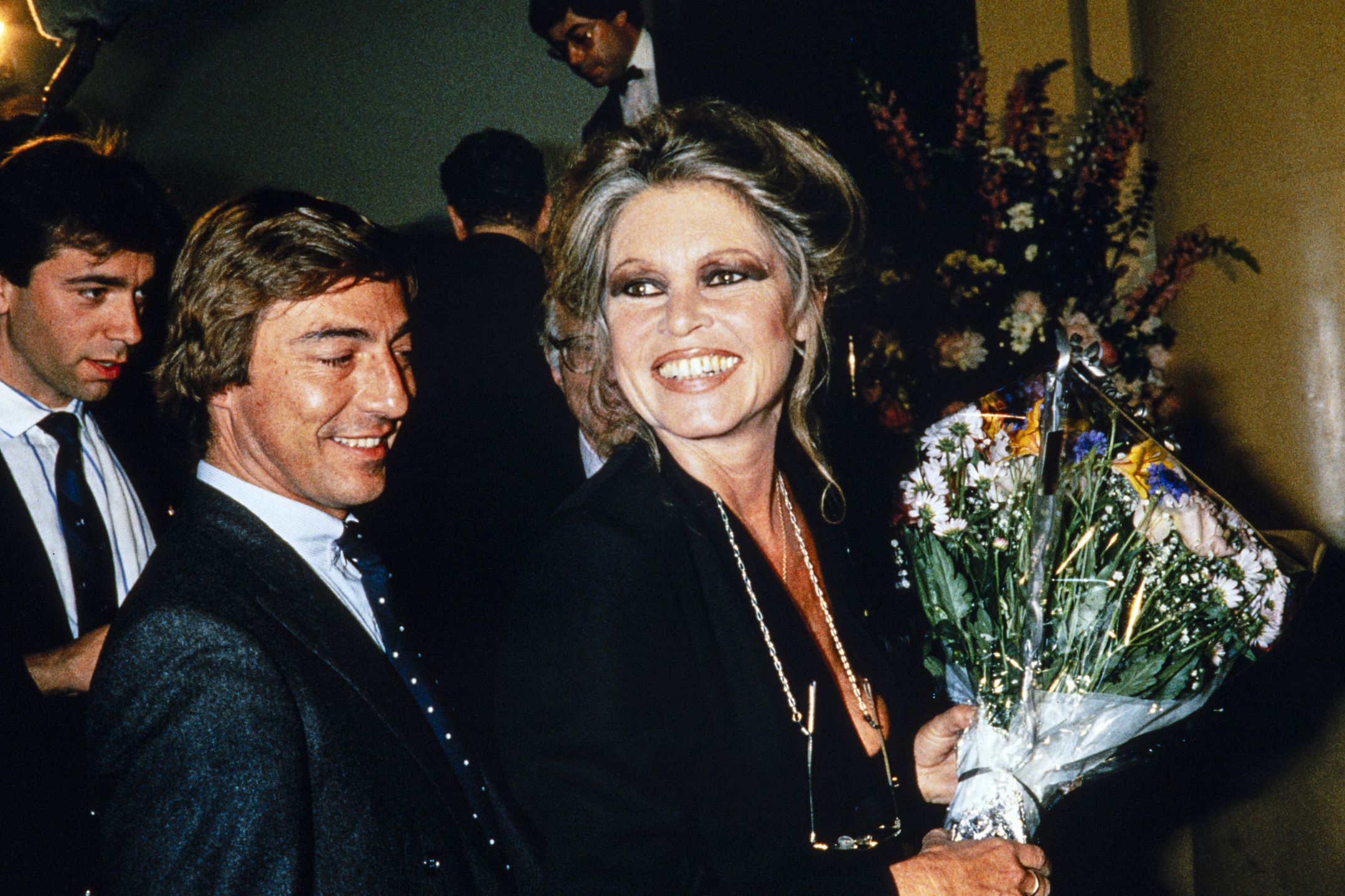 Brigitte Bardot assistant à une vente aux enchères au profit de la protection des animaux à la salle de vente 'Ader Picard Tajan' à Paris le 17 juin 1987 (Photo by Frederic GARCIA/Gamma-Rapho via Getty Images)
