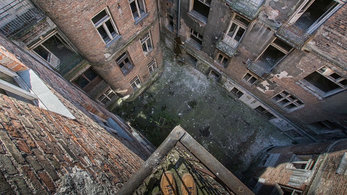 Warszawski urbex: Co znajduje się wewnątrz kamienicy przy Żelaznej 43? 1