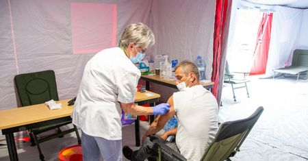 Restrykcje dla niezaszczepionych. Niemcy stawiają czoła czwartej fali
