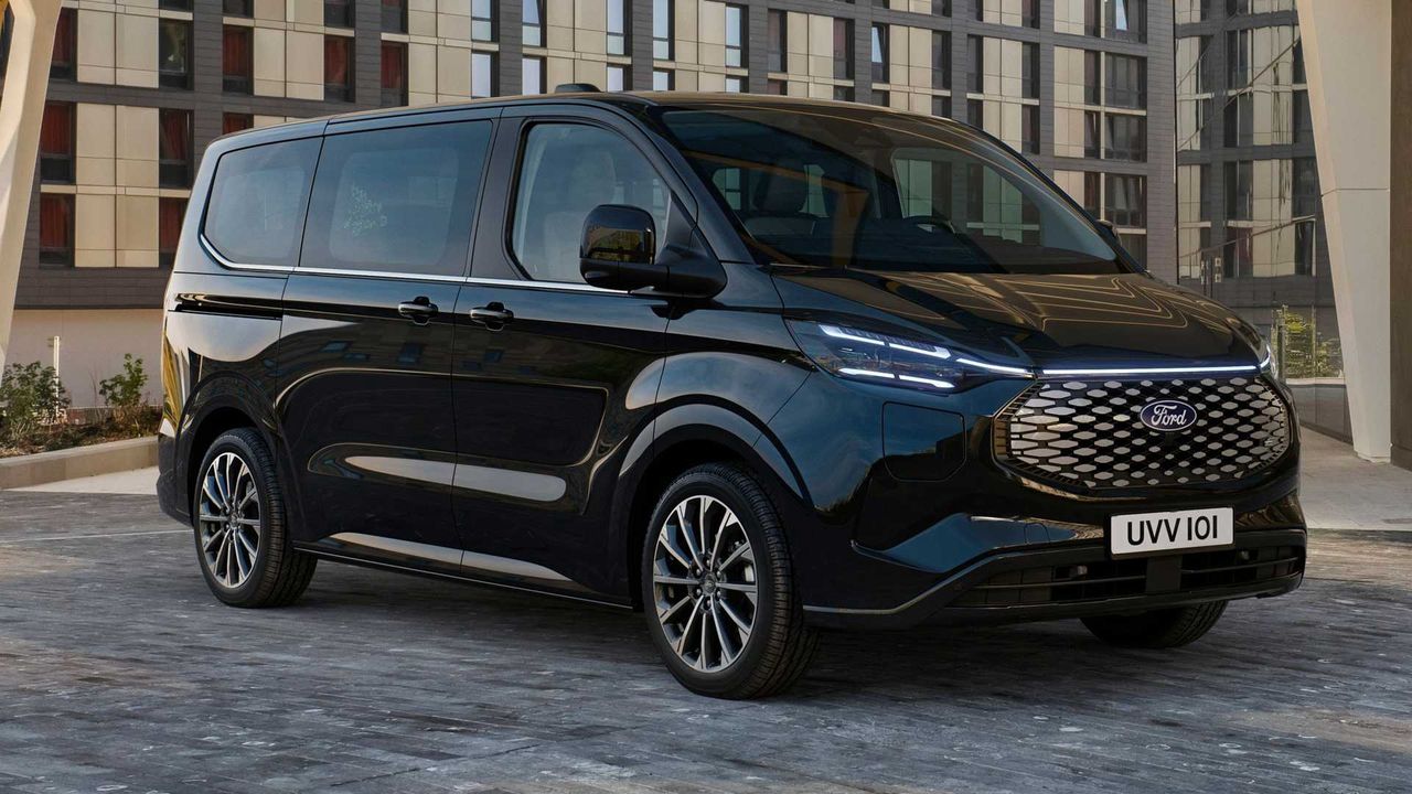 Ford E-Tourneo Custom dołącza do segmentu elektrycznych vanów. Ile wynosi zasięg?